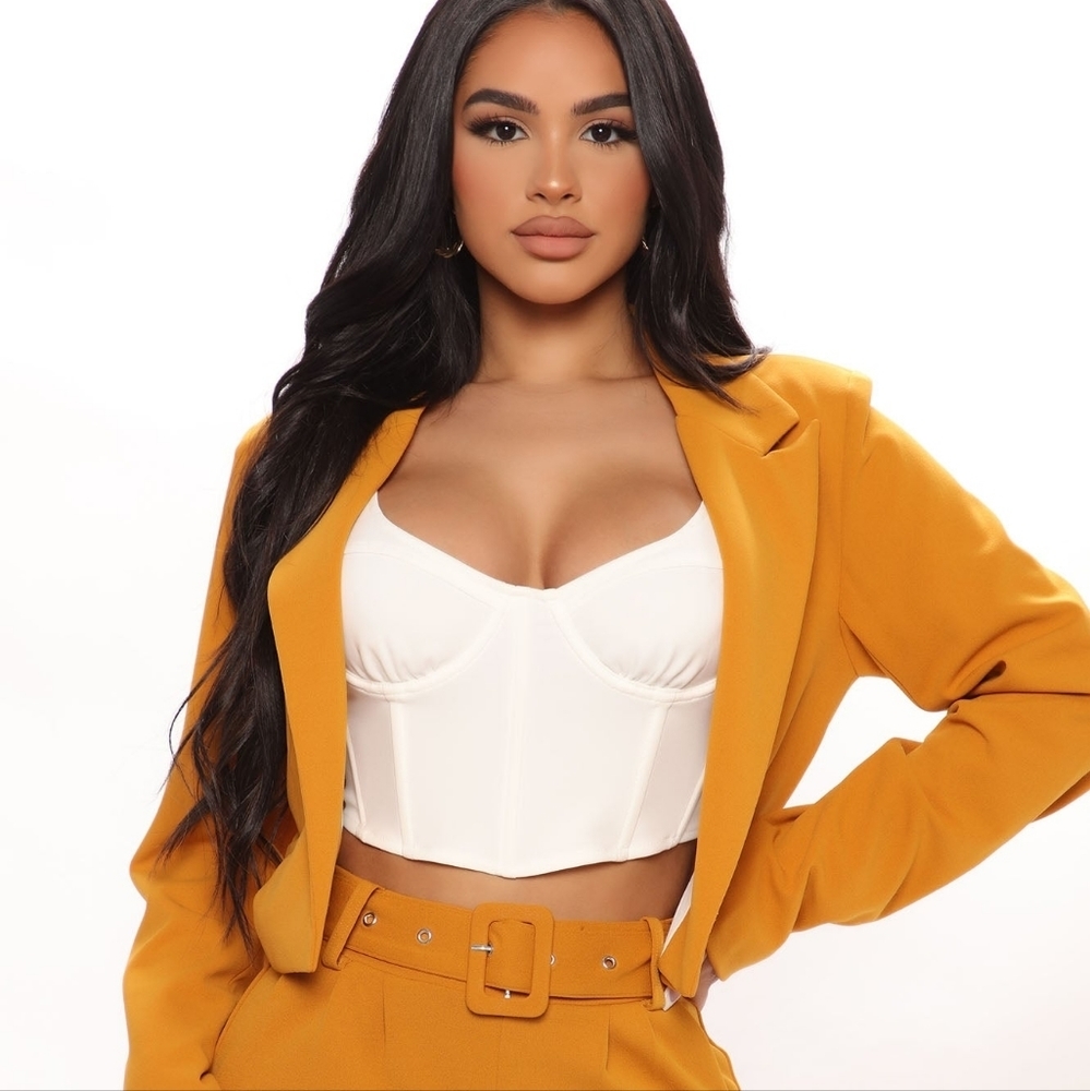 𝅺Fashion nova crop blazer